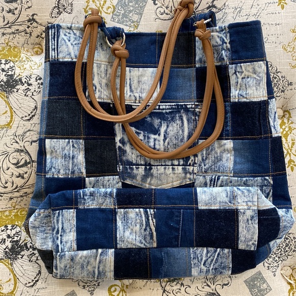 SOLD-New Jean EX Weekend Tote - Picture 13 of 15